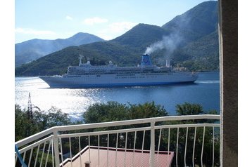 Montenegro Privát Lepetane, Esterno